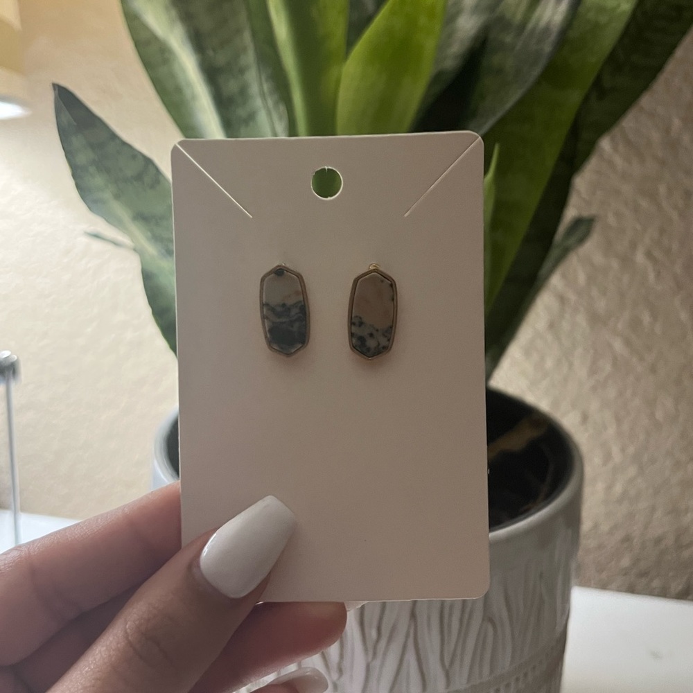 Stud Earrings 🤍